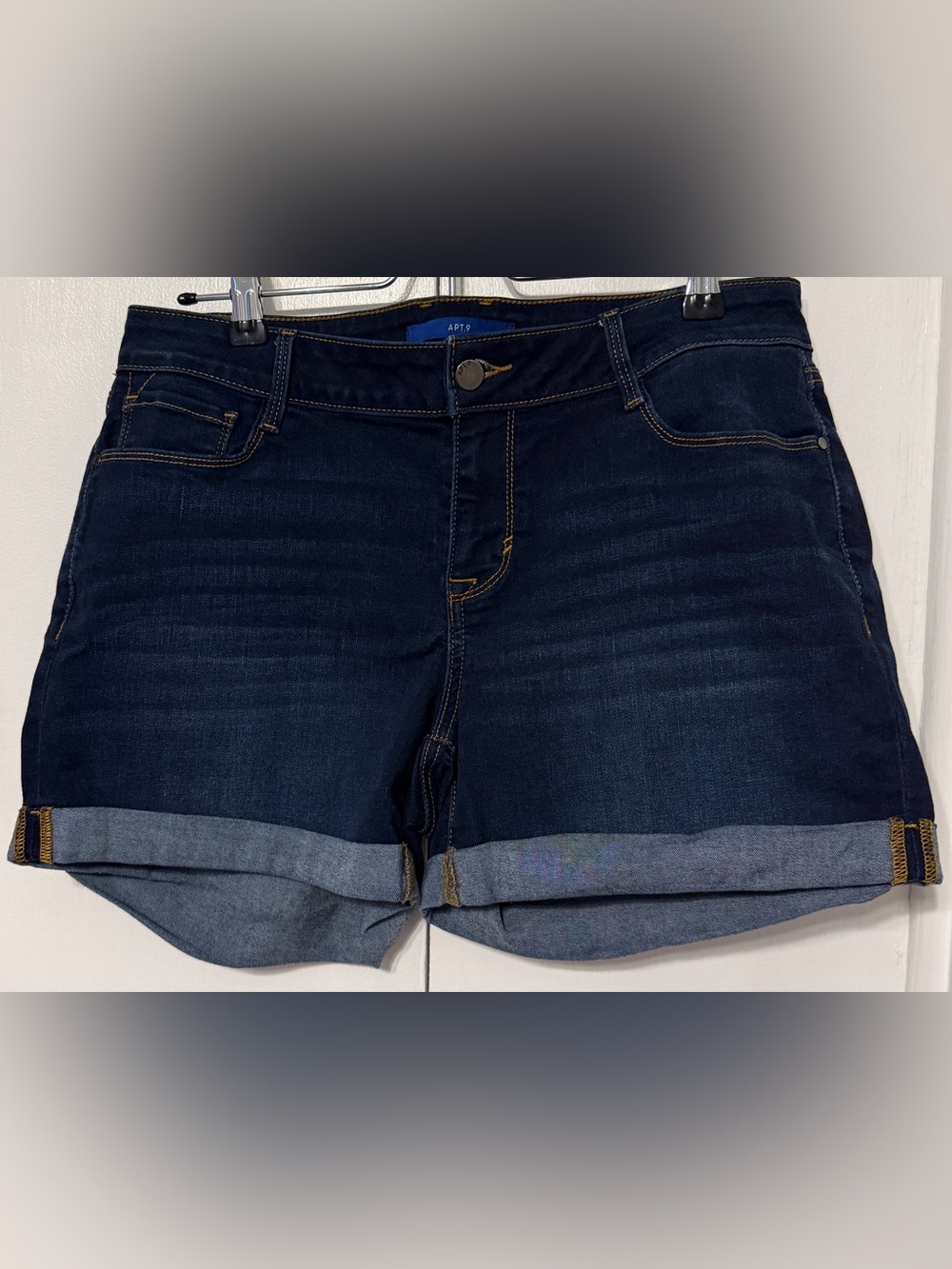 APT. 9 Dark Wash Denim Shorts – Size 10 Short